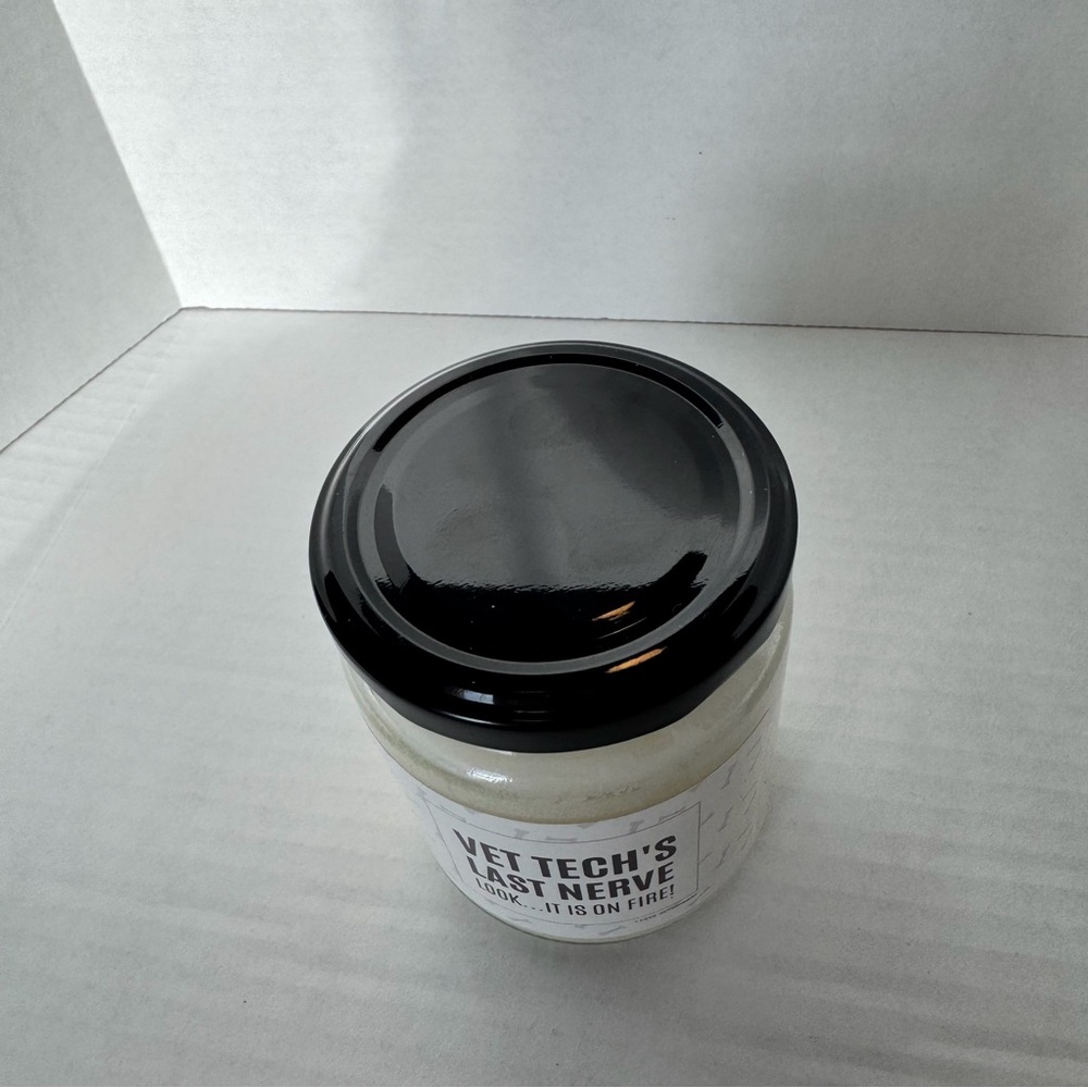 New I Love Veterinary Vet Tech’s Last Nerve Candle 8oz Clean Cotton Scent Gift - Picture 3 of 5